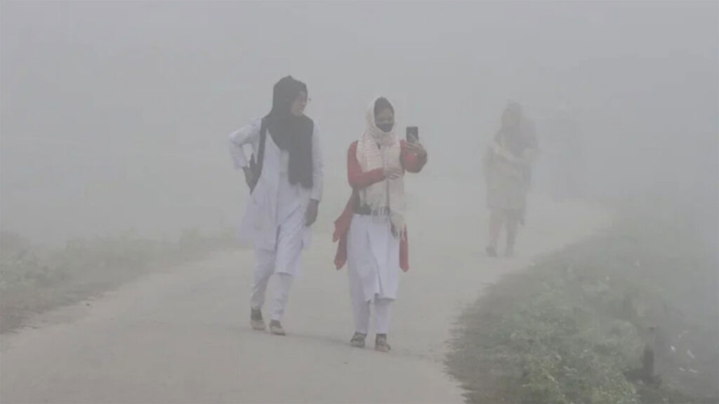 দেশজুড়ে হাড়কাঁপানো ঠান্ডা, তাপমাত্রা কি আরও কমবে?