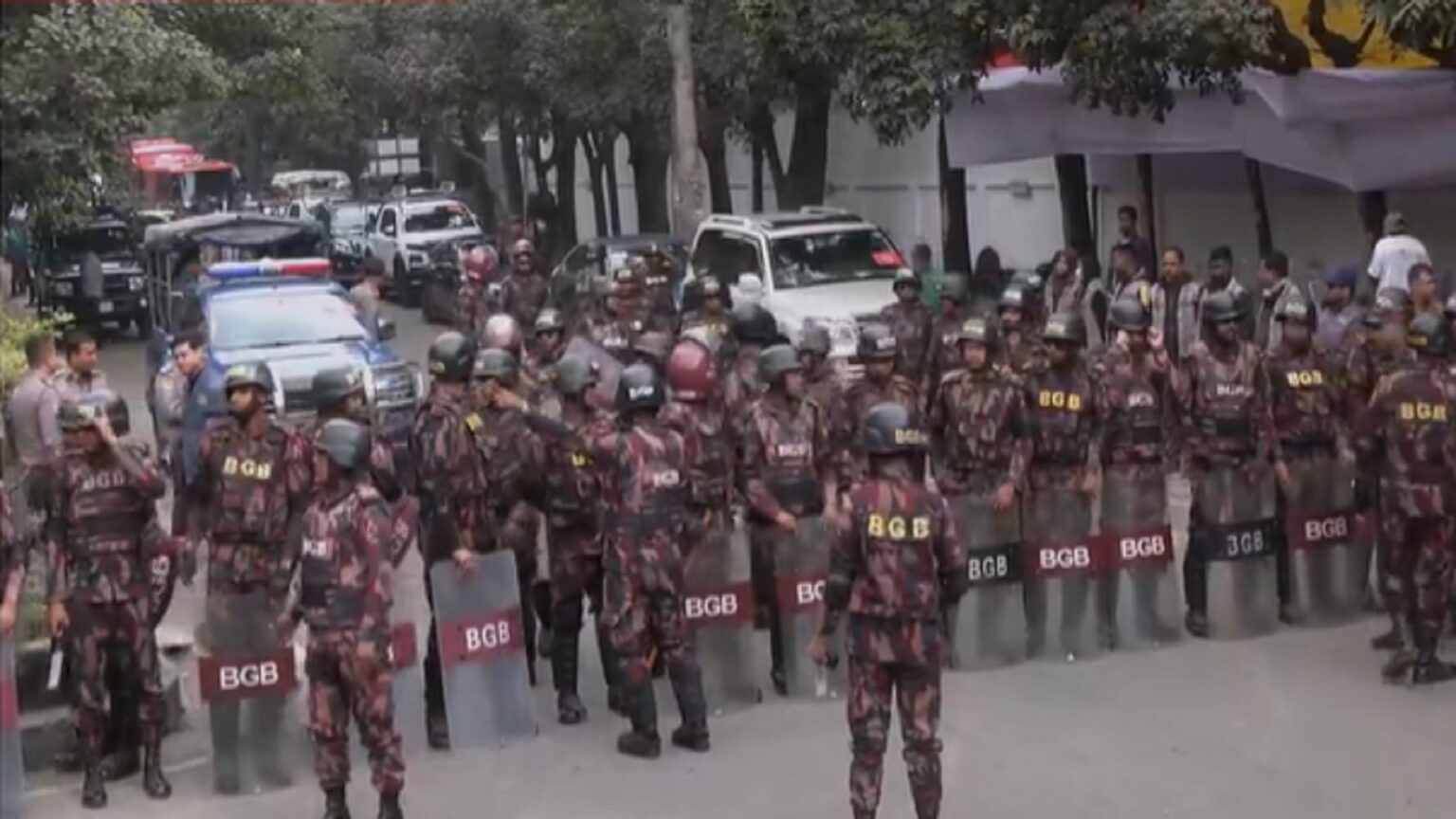 বেগম জিয়ার জানাজা ও দাফন ঘিরে নিরাপত্তায় ২৭ প্লাটুন বিজিবি মোতায়েন