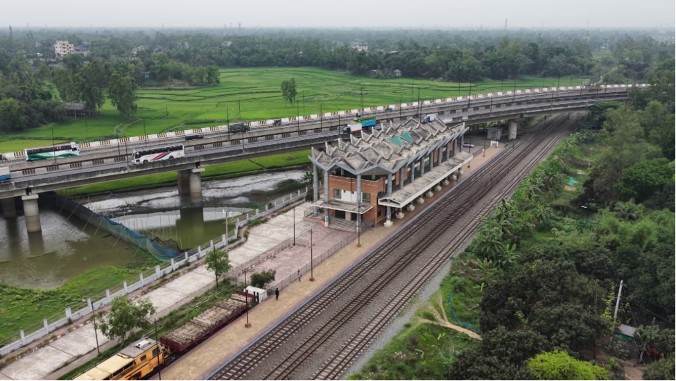 গাজীপুরে শত কোটি টাকায় বানানো স্টেশনে থামে মাত্র একটি ট্রেন!