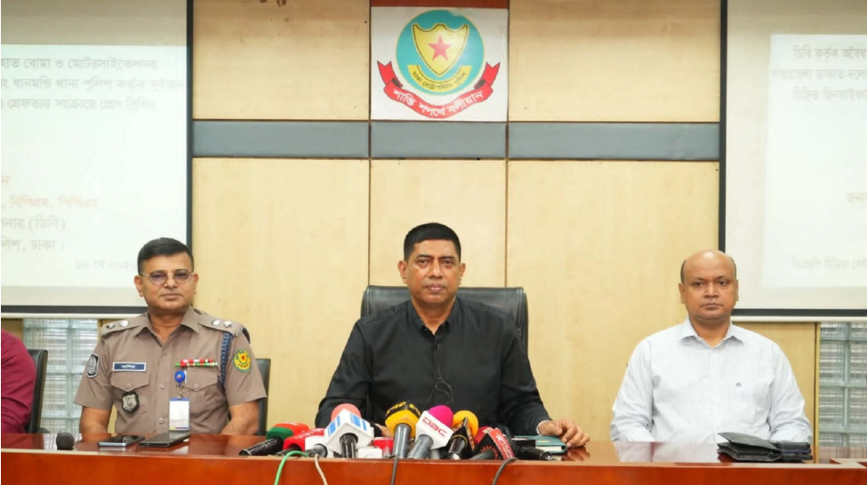 ঈদের আগে রাজধানীতে সক্রিয় ডাকাতদল, ডিবির হাতে গ্রেফতার ৫