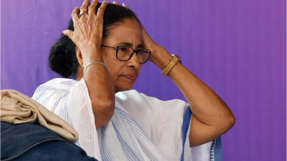 পশ্চিমবঙ্গ সরকারে মমতা-নিযুক্ত অবসরপ্রাপ্ত আমলাদের অফিসে প্রবেশে নিষেধাজ্ঞা