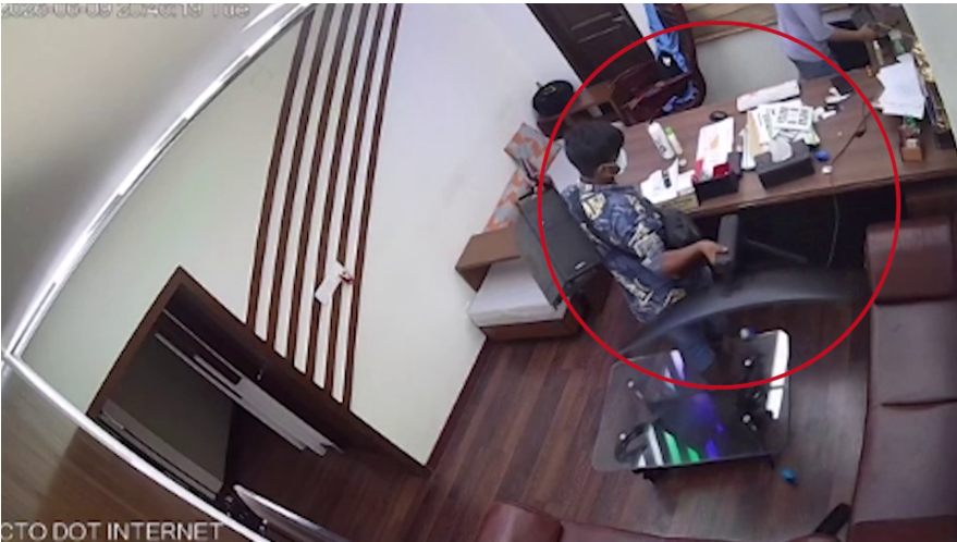 কথিত বড় ভাইয়ের ফোন না ধরায় অফিসে ঢুকে হামলা, মারধর ও লুটপাটের অভিযোগ